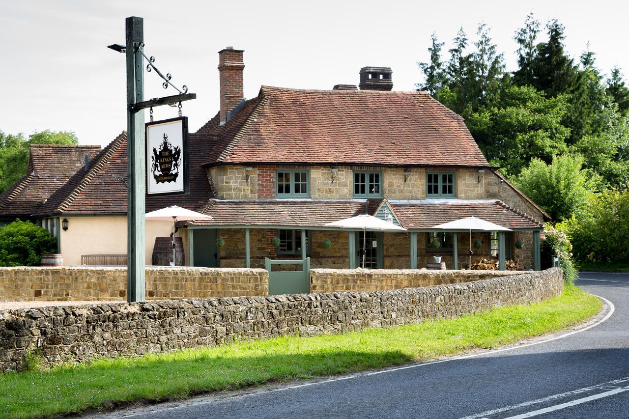 The Kings Arms Hotel Fernhurst Bagian luar foto