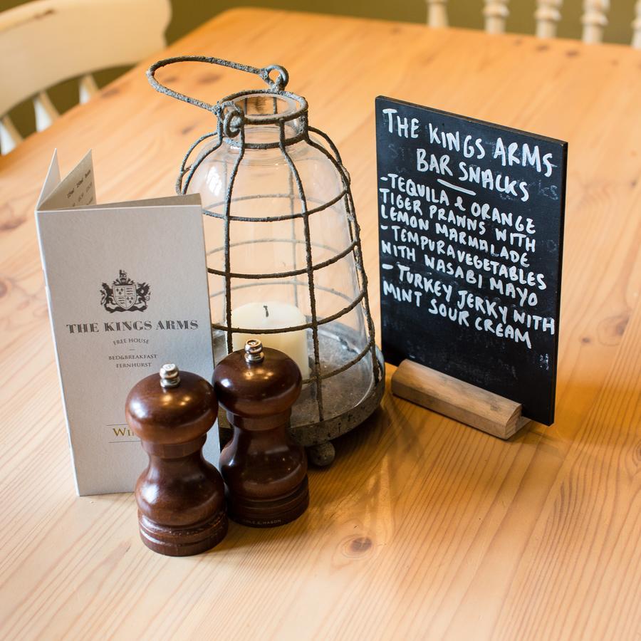 The Kings Arms Hotel Fernhurst Bagian luar foto