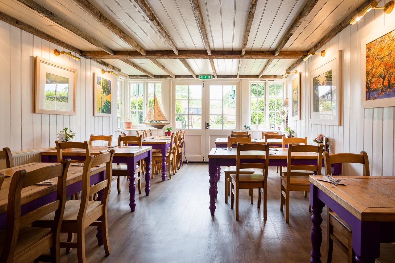 The Kings Arms Hotel Fernhurst Bagian luar foto