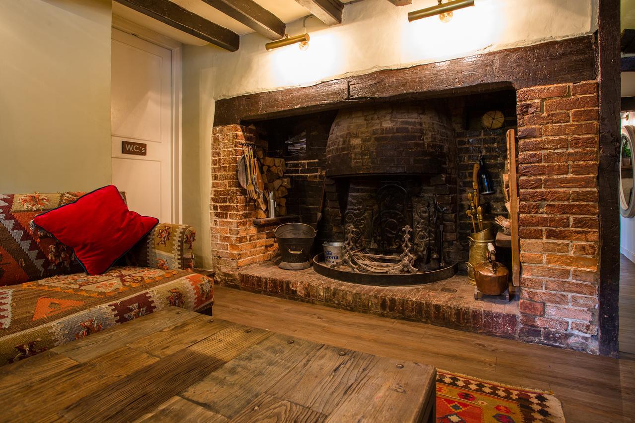 The Kings Arms Hotel Fernhurst Bagian luar foto