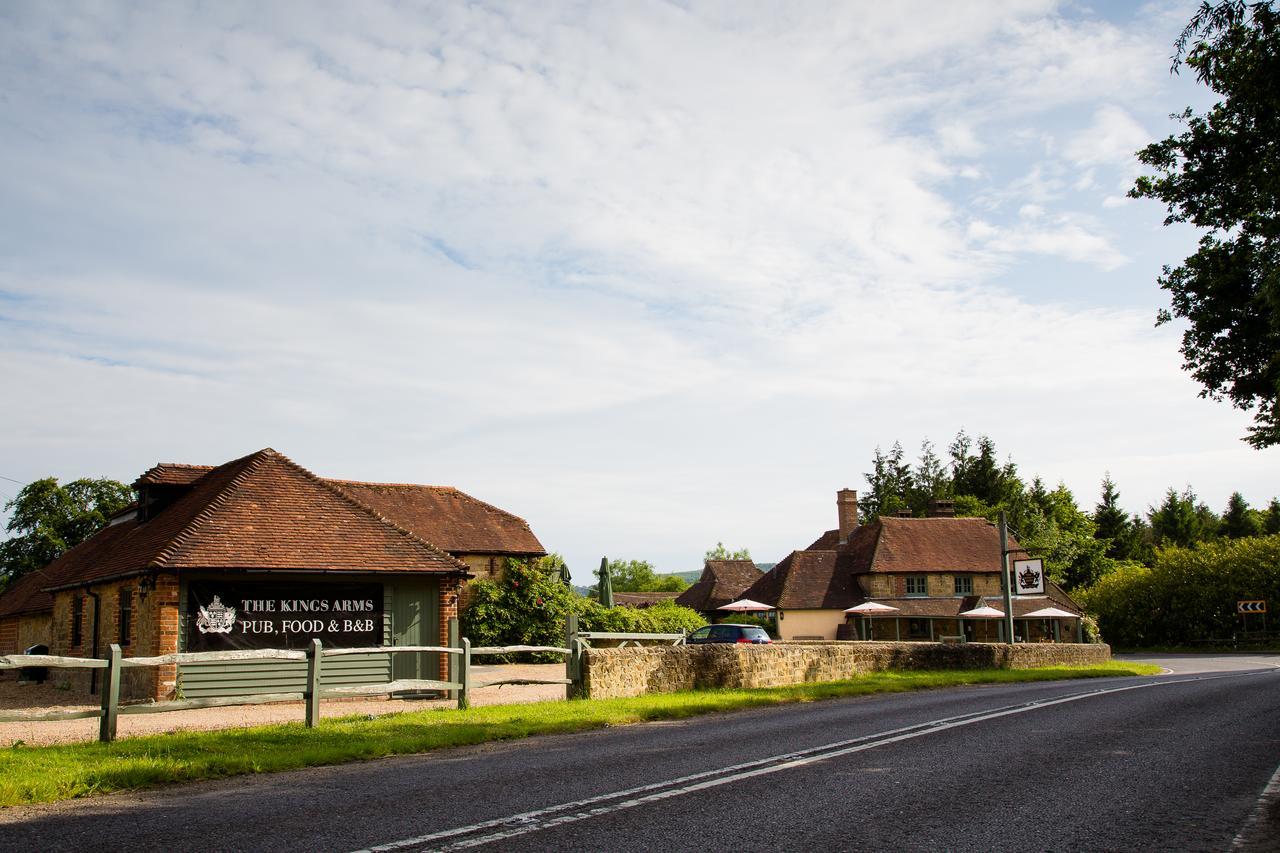 The Kings Arms Hotel Fernhurst Bagian luar foto